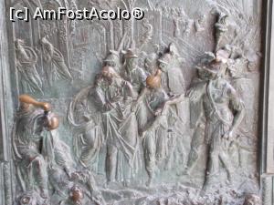 [P09] ”Sărutul lui Iuda”<p> Ușile Catedralei din Pisa.  » foto by mihaelavoicu
 - 
<span class="allrVoted glyphicon glyphicon-heart hidden" id="av956466"></span>
<a class="m-l-10 hidden" id="sv956466" onclick="voting_Foto_DelVot(,956466,8128)" role="button">șterge vot <span class="glyphicon glyphicon-remove"></span></a>
<a id="v9956466" class=" c-red"  onclick="voting_Foto_SetVot(956466)" role="button"><span class="glyphicon glyphicon-heart-empty"></span> <b>LIKE</b> = Votează poza</a> <img class="hidden"  id="f956466W9" src="/imagini/loader.gif" border="0" /><span class="AjErrMes hidden" id="e956466ErM"></span>