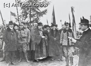 [P03] Iuliu Hossu citește Rezoluțiunea în fața mulțimii, 1 decembrie 1918 - preluare Internet.  » foto by tata123 🔱 <span class="label label-default labelC_thin small">NEVOTABILĂ</span>