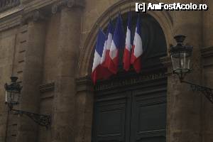 [P01] Cand eram mic, ai mei m-au adus in Franta, au auzit ca pe-aici, toate fiintele sunt libere si egale. Ia cititi ce scrie acolo... 'Liberte, Egalite, Fraternite'.  » foto by dorgo
 - 
<span class="allrVoted glyphicon glyphicon-heart hidden" id="av692388"></span>
<a class="m-l-10 hidden" id="sv692388" onclick="voting_Foto_DelVot(,692388,8129)" role="button">șterge vot <span class="glyphicon glyphicon-remove"></span></a>
<a id="v9692388" class=" c-red"  onclick="voting_Foto_SetVot(692388)" role="button"><span class="glyphicon glyphicon-heart-empty"></span> <b>LIKE</b> = Votează poza</a> <img class="hidden"  id="f692388W9" src="/imagini/loader.gif" border="0" /><span class="AjErrMes hidden" id="e692388ErM"></span>