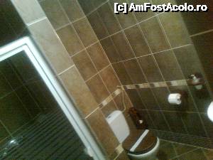 [P03] cabina de dus si toaleta - impecabile! Baia este dotata cu uscator de par. Iluminatul - cam slab » foto by lumicon38
 - 
<span class="allrVoted glyphicon glyphicon-heart hidden" id="av496861"></span>
<a class="m-l-10 hidden" id="sv496861" onclick="voting_Foto_DelVot(,496861,8155)" role="button">șterge vot <span class="glyphicon glyphicon-remove"></span></a>
<a id="v9496861" class=" c-red"  onclick="voting_Foto_SetVot(496861)" role="button"><span class="glyphicon glyphicon-heart-empty"></span> <b>LIKE</b> = Votează poza</a> <img class="hidden"  id="f496861W9" src="/imagini/loader.gif" border="0" /><span class="AjErrMes hidden" id="e496861ErM"></span>