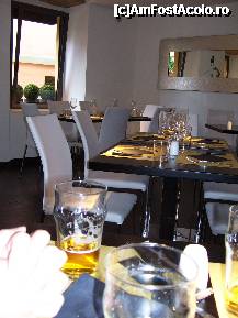 [P15] Restaurantul in care am mancat, in culori de alb si negru. » foto by rora
 - 
<span class="allrVoted glyphicon glyphicon-heart hidden" id="av172897"></span>
<a class="m-l-10 hidden" id="sv172897" onclick="voting_Foto_DelVot(,172897,8170)" role="button">șterge vot <span class="glyphicon glyphicon-remove"></span></a>
<a id="v9172897" class=" c-red"  onclick="voting_Foto_SetVot(172897)" role="button"><span class="glyphicon glyphicon-heart-empty"></span> <b>LIKE</b> = Votează poza</a> <img class="hidden"  id="f172897W9" src="/imagini/loader.gif" border="0" /><span class="AjErrMes hidden" id="e172897ErM"></span>