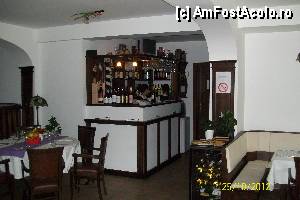 [P06] O 'bucata' din restaurant. Barul propiuzis. Bauturi cam scumpe.  » foto by RossoNerro
 - 
<span class="allrVoted glyphicon glyphicon-heart hidden" id="av380804"></span>
<a class="m-l-10 hidden" id="sv380804" onclick="voting_Foto_DelVot(,380804,8210)" role="button">șterge vot <span class="glyphicon glyphicon-remove"></span></a>
<a id="v9380804" class=" c-red"  onclick="voting_Foto_SetVot(380804)" role="button"><span class="glyphicon glyphicon-heart-empty"></span> <b>LIKE</b> = Votează poza</a> <img class="hidden"  id="f380804W9" src="/imagini/loader.gif" border="0" /><span class="AjErrMes hidden" id="e380804ErM"></span>