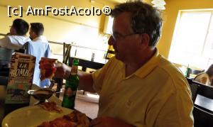 [P03] Savurând una bucată ”piță”, dar nu din aia ”de neam prost” în pizzeria La Bomba (anul 2015)  » foto by Lucien
 - 
<span class="allrVoted glyphicon glyphicon-heart hidden" id="av781537"></span>
<a class="m-l-10 hidden" id="sv781537" onclick="voting_Foto_DelVot(,781537,8210)" role="button">șterge vot <span class="glyphicon glyphicon-remove"></span></a>
<a id="v9781537" class=" c-red"  onclick="voting_Foto_SetVot(781537)" role="button"><span class="glyphicon glyphicon-heart-empty"></span> <b>LIKE</b> = Votează poza</a> <img class="hidden"  id="f781537W9" src="/imagini/loader.gif" border="0" /><span class="AjErrMes hidden" id="e781537ErM"></span>