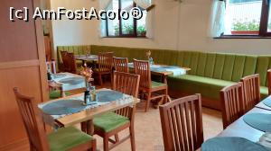[P04] Pensiunea Ducatul Bucovinei - restaurantul » foto by Carmen Ion
 - 
<span class="allrVoted glyphicon glyphicon-heart hidden" id="av1383389"></span>
<a class="m-l-10 hidden" id="sv1383389" onclick="voting_Foto_DelVot(,1383389,8210)" role="button">șterge vot <span class="glyphicon glyphicon-remove"></span></a>
<a id="v91383389" class=" c-red"  onclick="voting_Foto_SetVot(1383389)" role="button"><span class="glyphicon glyphicon-heart-empty"></span> <b>LIKE</b> = Votează poza</a> <img class="hidden"  id="f1383389W9" src="/imagini/loader.gif" border="0" /><span class="AjErrMes hidden" id="e1383389ErM"></span>