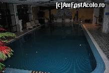 [P45] Vedere de la piscina, poza facuta seara. In dreapta imediat jacuzzi, iar in spatele primei statui din dreapta era si anuntul cu 'interzicerea scaldatului pt copii mai mici de 8 ani' » foto by droniucm
 - 
<span class="allrVoted glyphicon glyphicon-heart hidden" id="av175922"></span>
<a class="m-l-10 hidden" id="sv175922" onclick="voting_Foto_DelVot(,175922,8232)" role="button">șterge vot <span class="glyphicon glyphicon-remove"></span></a>
<a id="v9175922" class=" c-red"  onclick="voting_Foto_SetVot(175922)" role="button"><span class="glyphicon glyphicon-heart-empty"></span> <b>LIKE</b> = Votează poza</a> <img class="hidden"  id="f175922W9" src="/imagini/loader.gif" border="0" /><span class="AjErrMes hidden" id="e175922ErM"></span>