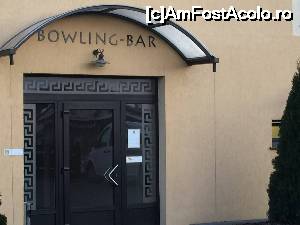 [P23] intraea in bowling bar unde se serveste cina » foto by Dan&Ema
 - 
<span class="allrVoted glyphicon glyphicon-heart hidden" id="av689805"></span>
<a class="m-l-10 hidden" id="sv689805" onclick="voting_Foto_DelVot(,689805,8264)" role="button">șterge vot <span class="glyphicon glyphicon-remove"></span></a>
<a id="v9689805" class=" c-red"  onclick="voting_Foto_SetVot(689805)" role="button"><span class="glyphicon glyphicon-heart-empty"></span> <b>LIKE</b> = Votează poza</a> <img class="hidden"  id="f689805W9" src="/imagini/loader.gif" border="0" /><span class="AjErrMes hidden" id="e689805ErM"></span>