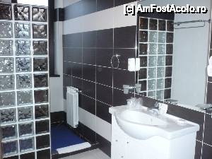 [P03] Baie apartament Septimia Wellness&Spa. Odorheiul Secuiesc.  » foto by ARA
 - 
<span class="allrVoted glyphicon glyphicon-heart hidden" id="av402670"></span>
<a class="m-l-10 hidden" id="sv402670" onclick="voting_Foto_DelVot(,402670,8264)" role="button">șterge vot <span class="glyphicon glyphicon-remove"></span></a>
<a id="v9402670" class=" c-red"  onclick="voting_Foto_SetVot(402670)" role="button"><span class="glyphicon glyphicon-heart-empty"></span> <b>LIKE</b> = Votează poza</a> <img class="hidden"  id="f402670W9" src="/imagini/loader.gif" border="0" /><span class="AjErrMes hidden" id="e402670ErM"></span>