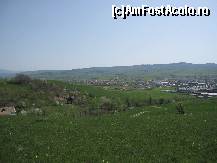 [P02] la plimbare cu trasura - vedere asupra orasului de pe dealul din spatele resortului » foto by dandana
 - 
<span class="allrVoted glyphicon glyphicon-heart hidden" id="av416532"></span>
<a class="m-l-10 hidden" id="sv416532" onclick="voting_Foto_DelVot(,416532,8264)" role="button">șterge vot <span class="glyphicon glyphicon-remove"></span></a>
<a id="v9416532" class=" c-red"  onclick="voting_Foto_SetVot(416532)" role="button"><span class="glyphicon glyphicon-heart-empty"></span> <b>LIKE</b> = Votează poza</a> <img class="hidden"  id="f416532W9" src="/imagini/loader.gif" border="0" /><span class="AjErrMes hidden" id="e416532ErM"></span>