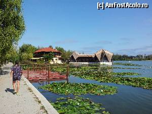 [P19] Restaurantul si lacul cu nuferi.  » foto by ROMY
 - 
<span class="allrVoted glyphicon glyphicon-heart hidden" id="av391414"></span>
<a class="m-l-10 hidden" id="sv391414" onclick="voting_Foto_DelVot(,391414,8276)" role="button">șterge vot <span class="glyphicon glyphicon-remove"></span></a>
<a id="v9391414" class=" c-red"  onclick="voting_Foto_SetVot(391414)" role="button"><span class="glyphicon glyphicon-heart-empty"></span> <b>LIKE</b> = Votează poza</a> <img class="hidden"  id="f391414W9" src="/imagini/loader.gif" border="0" /><span class="AjErrMes hidden" id="e391414ErM"></span>