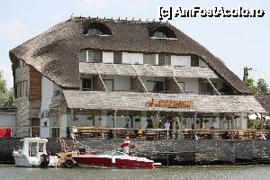 [P13] Imagine de pe apa cu Pensiunea Paradise Delta House.  » foto by Lucian Ionescu
 - 
<span class="allrVoted glyphicon glyphicon-heart hidden" id="av449262"></span>
<a class="m-l-10 hidden" id="sv449262" onclick="voting_Foto_DelVot(,449262,8279)" role="button">șterge vot <span class="glyphicon glyphicon-remove"></span></a>
<a id="v9449262" class=" c-red"  onclick="voting_Foto_SetVot(449262)" role="button"><span class="glyphicon glyphicon-heart-empty"></span> <b>LIKE</b> = Votează poza</a> <img class="hidden"  id="f449262W9" src="/imagini/loader.gif" border="0" /><span class="AjErrMes hidden" id="e449262ErM"></span>