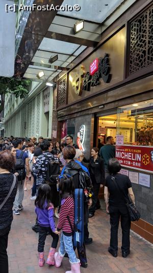 [P35] coada la restaurant. Are o stea michelin si am platit in jur de 10 euro pentru o portie de gasca si orez.  » foto by ascarlat
 - 
<span class="allrVoted glyphicon glyphicon-heart hidden" id="av1073846"></span>
<a class="m-l-10 hidden" id="sv1073846" onclick="voting_Foto_DelVot(,1073846,8285)" role="button">șterge vot <span class="glyphicon glyphicon-remove"></span></a>
<a id="v91073846" class=" c-red"  onclick="voting_Foto_SetVot(1073846)" role="button"><span class="glyphicon glyphicon-heart-empty"></span> <b>LIKE</b> = Votează poza</a> <img class="hidden"  id="f1073846W9" src="/imagini/loader.gif" border="0" /><span class="AjErrMes hidden" id="e1073846ErM"></span>