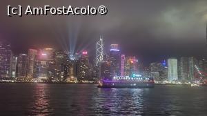 [P25] Portul serveste drept culise pentru una dintre cele mai populare atractii din Hong Kong, Simfonia luminilor. In fiecare noapte, orizontul Hong Kong-ului se lumineaza si prinde viata ca urmare a spectacolului oferit de reclamele luminoase de pe toate cladirile, sincronizat cu muzica plina de viata, fiind tributul adus orasului si oamenilor sai, diversitatii, energiei si vitalitatii acestora. » foto by geani anto
 - 
<span class="allrVoted glyphicon glyphicon-heart hidden" id="av1519433"></span>
<a class="m-l-10 hidden" id="sv1519433" onclick="voting_Foto_DelVot(,1519433,8285)" role="button">șterge vot <span class="glyphicon glyphicon-remove"></span></a>
<a id="v91519433" class=" c-red"  onclick="voting_Foto_SetVot(1519433)" role="button"><span class="glyphicon glyphicon-heart-empty"></span> <b>LIKE</b> = Votează poza</a> <img class="hidden"  id="f1519433W9" src="/imagini/loader.gif" border="0" /><span class="AjErrMes hidden" id="e1519433ErM"></span>