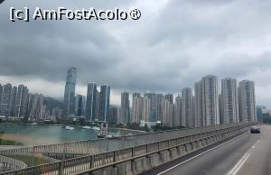 [P07] Din pacate, aproape tot traseul a plouat abundent, dar, din fericire, am prins ,,o fereastra' cu soare si fara ploaie, pentru a vizita Tian Tan Buddha (Marele Buddha), o statuie spectaculoasa a lui Buddha asezat, din bronz, inalta de 34 de metri, situata la Ngong Ping, o zona muntoasa la aproximativ 400 de metri altitudine. » foto by geani anto
 - 
<span class="allrVoted glyphicon glyphicon-heart hidden" id="av1520114"></span>
<a class="m-l-10 hidden" id="sv1520114" onclick="voting_Foto_DelVot(,1520114,8285)" role="button">șterge vot <span class="glyphicon glyphicon-remove"></span></a>
<a id="v91520114" class=" c-red"  onclick="voting_Foto_SetVot(1520114)" role="button"><span class="glyphicon glyphicon-heart-empty"></span> <b>LIKE</b> = Votează poza</a> <img class="hidden"  id="f1520114W9" src="/imagini/loader.gif" border="0" /><span class="AjErrMes hidden" id="e1520114ErM"></span>