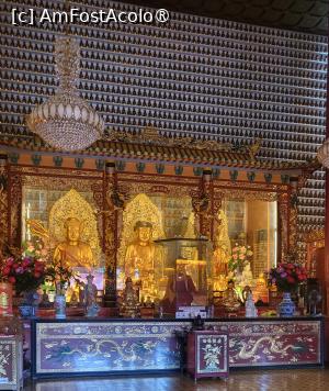 [P09] 3 statui mari Buddha aurite sunt, de asemenea, expuse in sala principala din spatele corpului imbalsamat al reverendului Yuet Kai. » foto by geani anto
 - 
<span class="allrVoted glyphicon glyphicon-heart hidden" id="av1520948"></span>
<a class="m-l-10 hidden" id="sv1520948" onclick="voting_Foto_DelVot(,1520948,8285)" role="button">șterge vot <span class="glyphicon glyphicon-remove"></span></a>
<a id="v91520948" class=" c-red"  onclick="voting_Foto_SetVot(1520948)" role="button"><span class="glyphicon glyphicon-heart-empty"></span> <b>LIKE</b> = Votează poza</a> <img class="hidden"  id="f1520948W9" src="/imagini/loader.gif" border="0" /><span class="AjErrMes hidden" id="e1520948ErM"></span>