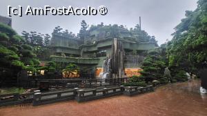 [P32] Exista si o cascada artificiala, in spatele careia se gaseste restaurantul Chi Lin Vegetarian Cuisine, unde sunt preparate mancaruri vegetariene. » foto by geani anto
 - 
<span class="allrVoted glyphicon glyphicon-heart hidden" id="av1521208"></span>
<a class="m-l-10 hidden" id="sv1521208" onclick="voting_Foto_DelVot(,1521208,8285)" role="button">șterge vot <span class="glyphicon glyphicon-remove"></span></a>
<a id="v91521208" class=" c-red"  onclick="voting_Foto_SetVot(1521208)" role="button"><span class="glyphicon glyphicon-heart-empty"></span> <b>LIKE</b> = Votează poza</a> <img class="hidden"  id="f1521208W9" src="/imagini/loader.gif" border="0" /><span class="AjErrMes hidden" id="e1521208ErM"></span>