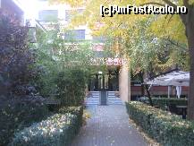 [P17] E multa vegetatie in fata hotelului Best Western Central » foto by dorgo
 - 
<span class="allrVoted glyphicon glyphicon-heart hidden" id="av177815"></span>
<a class="m-l-10 hidden" id="sv177815" onclick="voting_Foto_DelVot(,177815,8287)" role="button">șterge vot <span class="glyphicon glyphicon-remove"></span></a>
<a id="v9177815" class=" c-red"  onclick="voting_Foto_SetVot(177815)" role="button"><span class="glyphicon glyphicon-heart-empty"></span> <b>LIKE</b> = Votează poza</a> <img class="hidden"  id="f177815W9" src="/imagini/loader.gif" border="0" /><span class="AjErrMes hidden" id="e177815ErM"></span>