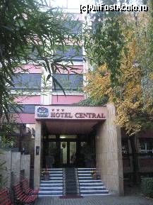 [P05] Intrarea la Best Western Central Hotel din Arad » foto by dorgo
 - 
<span class="allrVoted glyphicon glyphicon-heart hidden" id="av177803"></span>
<a class="m-l-10 hidden" id="sv177803" onclick="voting_Foto_DelVot(,177803,8287)" role="button">șterge vot <span class="glyphicon glyphicon-remove"></span></a>
<a id="v9177803" class=" c-red"  onclick="voting_Foto_SetVot(177803)" role="button"><span class="glyphicon glyphicon-heart-empty"></span> <b>LIKE</b> = Votează poza</a> <img class="hidden"  id="f177803W9" src="/imagini/loader.gif" border="0" /><span class="AjErrMes hidden" id="e177803ErM"></span>