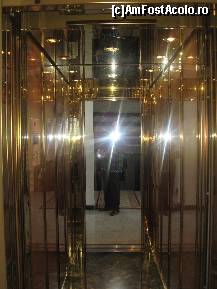 [P07] Un ascensor placat cu oglinzi de Murano, ma duce la camera mea » foto by dorgo
 - 
<span class="allrVoted glyphicon glyphicon-heart hidden" id="av177805"></span>
<a class="m-l-10 hidden" id="sv177805" onclick="voting_Foto_DelVot(,177805,8287)" role="button">șterge vot <span class="glyphicon glyphicon-remove"></span></a>
<a id="v9177805" class=" c-red"  onclick="voting_Foto_SetVot(177805)" role="button"><span class="glyphicon glyphicon-heart-empty"></span> <b>LIKE</b> = Votează poza</a> <img class="hidden"  id="f177805W9" src="/imagini/loader.gif" border="0" /><span class="AjErrMes hidden" id="e177805ErM"></span>
