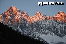 [P11] Rasarit de soare pe masivul Hoher Dachstein , vazut din fata pensiunii Zeferer » foto by piti
 - 
<span class="allrVoted glyphicon glyphicon-heart hidden" id="av178230"></span>
<a class="m-l-10 hidden" id="sv178230" onclick="voting_Foto_DelVot(,178230,8300)" role="button">șterge vot <span class="glyphicon glyphicon-remove"></span></a>
<a id="v9178230" class=" c-red"  onclick="voting_Foto_SetVot(178230)" role="button"><span class="glyphicon glyphicon-heart-empty"></span> <b>LIKE</b> = Votează poza</a> <img class="hidden"  id="f178230W9" src="/imagini/loader.gif" border="0" /><span class="AjErrMes hidden" id="e178230ErM"></span>