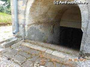 [P25] Herăşti - Coborârea în pivniţele conacului Udrişte Năsturel.  » foto by iulianic
 - 
<span class="allrVoted glyphicon glyphicon-heart hidden" id="av620307"></span>
<a class="m-l-10 hidden" id="sv620307" onclick="voting_Foto_DelVot(,620307,8317)" role="button">șterge vot <span class="glyphicon glyphicon-remove"></span></a>
<a id="v9620307" class=" c-red"  onclick="voting_Foto_SetVot(620307)" role="button"><span class="glyphicon glyphicon-heart-empty"></span> <b>LIKE</b> = Votează poza</a> <img class="hidden"  id="f620307W9" src="/imagini/loader.gif" border="0" /><span class="AjErrMes hidden" id="e620307ErM"></span>