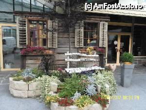[P53] Decor-invitatie in fata unei florarii din Fulpmes » foto by Alina53
 - 
<span class="allrVoted glyphicon glyphicon-heart hidden" id="av400107"></span>
<a class="m-l-10 hidden" id="sv400107" onclick="voting_Foto_DelVot(,400107,8323)" role="button">șterge vot <span class="glyphicon glyphicon-remove"></span></a>
<a id="v9400107" class=" c-red"  onclick="voting_Foto_SetVot(400107)" role="button"><span class="glyphicon glyphicon-heart-empty"></span> <b>LIKE</b> = Votează poza</a> <img class="hidden"  id="f400107W9" src="/imagini/loader.gif" border="0" /><span class="AjErrMes hidden" id="e400107ErM"></span>