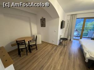 [P03] Vila Marald Sinaia.Livingul apartamentului cu zona de servit masa. » foto by Floria
 - 
<span class="allrVoted glyphicon glyphicon-heart hidden" id="av1281879"></span>
<a class="m-l-10 hidden" id="sv1281879" onclick="voting_Foto_DelVot(,1281879,8342)" role="button">șterge vot <span class="glyphicon glyphicon-remove"></span></a>
<a id="v91281879" class=" c-red"  onclick="voting_Foto_SetVot(1281879)" role="button"><span class="glyphicon glyphicon-heart-empty"></span> <b>LIKE</b> = Votează poza</a> <img class="hidden"  id="f1281879W9" src="/imagini/loader.gif" border="0" /><span class="AjErrMes hidden" id="e1281879ErM"></span>