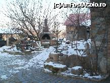 [P01] curtea pensiunii - puteti vedea un cazan de tuica si o masina de 'dopuit' folosita la imbutelierea vinurilor. » foto by petrus95
 - 
<span class="allrVoted glyphicon glyphicon-heart hidden" id="av180846"></span>
<a class="m-l-10 hidden" id="sv180846" onclick="voting_Foto_DelVot(,180846,8384)" role="button">șterge vot <span class="glyphicon glyphicon-remove"></span></a>
<a id="v9180846" class=" c-red"  onclick="voting_Foto_SetVot(180846)" role="button"><span class="glyphicon glyphicon-heart-empty"></span> <b>LIKE</b> = Votează poza</a> <img class="hidden"  id="f180846W9" src="/imagini/loader.gif" border="0" /><span class="AjErrMes hidden" id="e180846ErM"></span>