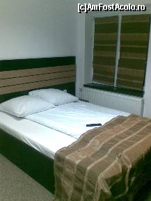 [P01] Camera vazuta dinspre usa. Patul era de-a dreptul superb! » foto by ramonav23
 - 
<span class="allrVoted glyphicon glyphicon-heart hidden" id="av181792"></span>
<a class="m-l-10 hidden" id="sv181792" onclick="voting_Foto_DelVot(,181792,8418)" role="button">șterge vot <span class="glyphicon glyphicon-remove"></span></a>
<a id="v9181792" class=" c-red"  onclick="voting_Foto_SetVot(181792)" role="button"><span class="glyphicon glyphicon-heart-empty"></span> <b>LIKE</b> = Votează poza</a> <img class="hidden"  id="f181792W9" src="/imagini/loader.gif" border="0" /><span class="AjErrMes hidden" id="e181792ErM"></span>