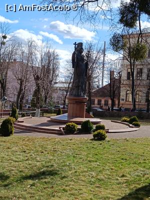 [P16] Cernăuți, Monumentul Mitropolitului Eugen Hakman, primul episcop ortodox al Bucovinei și Dalmației inițiatorul Palatului Mitropolitan » foto by mprofeanu
 - 
<span class="allrVoted glyphicon glyphicon-heart hidden" id="av1507608"></span>
<a class="m-l-10 hidden" id="sv1507608" onclick="voting_Foto_DelVot(,1507608,8421)" role="button">șterge vot <span class="glyphicon glyphicon-remove"></span></a>
<a id="v91507608" class=" c-red"  onclick="voting_Foto_SetVot(1507608)" role="button"><span class="glyphicon glyphicon-heart-empty"></span> <b>LIKE</b> = Votează poza</a> <img class="hidden"  id="f1507608W9" src="/imagini/loader.gif" border="0" /><span class="AjErrMes hidden" id="e1507608ErM"></span>