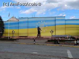 [P28] Cernăuți, Piața Centrală, Monumentul Taras Șevcenko,  Steagul Ucrainei și Stema - Trident » foto by mprofeanu
 - 
<span class="allrVoted glyphicon glyphicon-heart hidden" id="av1507620"></span>
<a class="m-l-10 hidden" id="sv1507620" onclick="voting_Foto_DelVot(,1507620,8421)" role="button">șterge vot <span class="glyphicon glyphicon-remove"></span></a>
<a id="v91507620" class=" c-red"  onclick="voting_Foto_SetVot(1507620)" role="button"><span class="glyphicon glyphicon-heart-empty"></span> <b>LIKE</b> = Votează poza</a> <img class="hidden"  id="f1507620W9" src="/imagini/loader.gif" border="0" /><span class="AjErrMes hidden" id="e1507620ErM"></span>