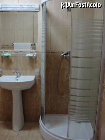 [P09] Cabina de dus pe colt amplasata » foto by dananecula*
 - 
<span class="allrVoted glyphicon glyphicon-heart hidden" id="av185882"></span>
<a class="m-l-10 hidden" id="sv185882" onclick="voting_Foto_DelVot(,185882,8551)" role="button">șterge vot <span class="glyphicon glyphicon-remove"></span></a>
<a id="v9185882" class=" c-red"  onclick="voting_Foto_SetVot(185882)" role="button"><span class="glyphicon glyphicon-heart-empty"></span> <b>LIKE</b> = Votează poza</a> <img class="hidden"  id="f185882W9" src="/imagini/loader.gif" border="0" /><span class="AjErrMes hidden" id="e185882ErM"></span>
