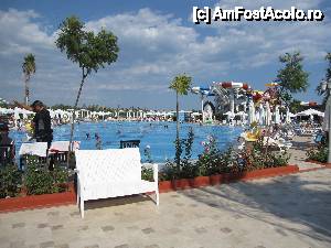 [P01] piscina mare, in plan indepartat toboganele » foto by dandana
 - 
<span class="allrVoted glyphicon glyphicon-heart hidden" id="av432328"></span>
<a class="m-l-10 hidden" id="sv432328" onclick="voting_Foto_DelVot(,432328,8572)" role="button">șterge vot <span class="glyphicon glyphicon-remove"></span></a>
<a id="v9432328" class=" c-red"  onclick="voting_Foto_SetVot(432328)" role="button"><span class="glyphicon glyphicon-heart-empty"></span> <b>LIKE</b> = Votează poza</a> <img class="hidden"  id="f432328W9" src="/imagini/loader.gif" border="0" /><span class="AjErrMes hidden" id="e432328ErM"></span>