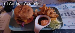 [P03] Burgerul bunicel » foto by vladix18
 - 
<span class="allrVoted glyphicon glyphicon-heart hidden" id="av1417100"></span>
<a class="m-l-10 hidden" id="sv1417100" onclick="voting_Foto_DelVot(,1417100,8634)" role="button">șterge vot <span class="glyphicon glyphicon-remove"></span></a>
<a id="v91417100" class=" c-red"  onclick="voting_Foto_SetVot(1417100)" role="button"><span class="glyphicon glyphicon-heart-empty"></span> <b>LIKE</b> = Votează poza</a> <img class="hidden"  id="f1417100W9" src="/imagini/loader.gif" border="0" /><span class="AjErrMes hidden" id="e1417100ErM"></span>
