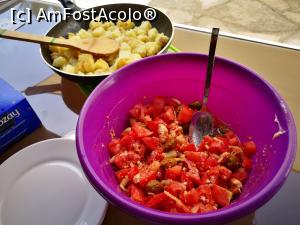 [P34] ... plus niște cartofi la tigaie și o salată din delicioasele roșii cipriote, cu un pic de ceapă și lămâi din grădina vânzătoarei românce » foto by crismis
 - 
<span class="allrVoted glyphicon glyphicon-heart hidden" id="av1225587"></span>
<a class="m-l-10 hidden" id="sv1225587" onclick="voting_Foto_DelVot(,1225587,8732)" role="button">șterge vot <span class="glyphicon glyphicon-remove"></span></a>
<a id="v91225587" class=" c-red"  onclick="voting_Foto_SetVot(1225587)" role="button"><span class="glyphicon glyphicon-heart-empty"></span> <b>LIKE</b> = Votează poza</a> <img class="hidden"  id="f1225587W9" src="/imagini/loader.gif" border="0" /><span class="AjErrMes hidden" id="e1225587ErM"></span>