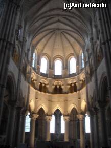 [P08] Catedrala Vezelay / In interiorul bisericii » foto by Ioana_cj
 - 
<span class="allrVoted glyphicon glyphicon-heart hidden" id="av193393"></span>
<a class="m-l-10 hidden" id="sv193393" onclick="voting_Foto_DelVot(,193393,8751)" role="button">șterge vot <span class="glyphicon glyphicon-remove"></span></a>
<a id="v9193393" class=" c-red"  onclick="voting_Foto_SetVot(193393)" role="button"><span class="glyphicon glyphicon-heart-empty"></span> <b>LIKE</b> = Votează poza</a> <img class="hidden"  id="f193393W9" src="/imagini/loader.gif" border="0" /><span class="AjErrMes hidden" id="e193393ErM"></span>