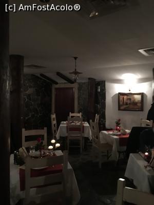 [P22] Parte din salon. La restul meselor erau clienți, n-am făcut poze, n-am vrut să mănânc buzat! » foto by Yersinia Pestis
 - 
<span class="allrVoted glyphicon glyphicon-heart hidden" id="av835010"></span>
<a class="m-l-10 hidden" id="sv835010" onclick="voting_Foto_DelVot(,835010,8779)" role="button">șterge vot <span class="glyphicon glyphicon-remove"></span></a>
<a id="v9835010" class=" c-red"  onclick="voting_Foto_SetVot(835010)" role="button"><span class="glyphicon glyphicon-heart-empty"></span> <b>LIKE</b> = Votează poza</a> <img class="hidden"  id="f835010W9" src="/imagini/loader.gif" border="0" /><span class="AjErrMes hidden" id="e835010ErM"></span>