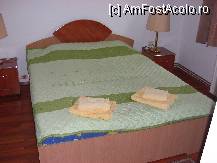 [P10] Una dintre camerele cu pat matrimonial. Baia este chiar la intrare. » foto by ctc
 - 
<span class="allrVoted glyphicon glyphicon-heart hidden" id="av195950"></span>
<a class="m-l-10 hidden" id="sv195950" onclick="voting_Foto_DelVot(,195950,8803)" role="button">șterge vot <span class="glyphicon glyphicon-remove"></span></a>
<a id="v9195950" class=" c-red"  onclick="voting_Foto_SetVot(195950)" role="button"><span class="glyphicon glyphicon-heart-empty"></span> <b>LIKE</b> = Votează poza</a> <img class="hidden"  id="f195950W9" src="/imagini/loader.gif" border="0" /><span class="AjErrMes hidden" id="e195950ErM"></span>