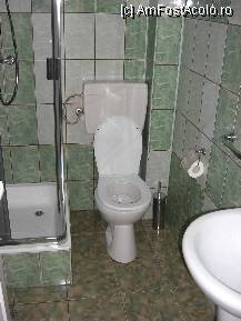 [P14] Baie dintr-una din camerele cu 2 paturi, din pavilionul II. Desi mica, este confortabila si bine intretinuta. » foto by ctc
 - 
<span class="allrVoted glyphicon glyphicon-heart hidden" id="av195954"></span>
<a class="m-l-10 hidden" id="sv195954" onclick="voting_Foto_DelVot(,195954,8803)" role="button">șterge vot <span class="glyphicon glyphicon-remove"></span></a>
<a id="v9195954" class=" c-red"  onclick="voting_Foto_SetVot(195954)" role="button"><span class="glyphicon glyphicon-heart-empty"></span> <b>LIKE</b> = Votează poza</a> <img class="hidden"  id="f195954W9" src="/imagini/loader.gif" border="0" /><span class="AjErrMes hidden" id="e195954ErM"></span>