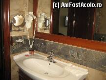 [P07] Hotel Ramada Brasov - uscatorul de par, sampon, gel de dus si prosoapele de fata. » foto by viviv
 - 
<span class="allrVoted glyphicon glyphicon-heart hidden" id="av196387"></span>
<a class="m-l-10 hidden" id="sv196387" onclick="voting_Foto_DelVot(,196387,8823)" role="button">șterge vot <span class="glyphicon glyphicon-remove"></span></a>
<a id="v9196387" class=" c-red"  onclick="voting_Foto_SetVot(196387)" role="button"><span class="glyphicon glyphicon-heart-empty"></span> <b>LIKE</b> = Votează poza</a> <img class="hidden"  id="f196387W9" src="/imagini/loader.gif" border="0" /><span class="AjErrMes hidden" id="e196387ErM"></span>