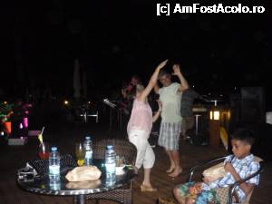 [P17] un dans autentic turcesc executat de turisti turci. foarte frumos » foto by goroco
 - 
<span class="allrVoted glyphicon glyphicon-heart hidden" id="av357799"></span>
<a class="m-l-10 hidden" id="sv357799" onclick="voting_Foto_DelVot(,357799,8879)" role="button">șterge vot <span class="glyphicon glyphicon-remove"></span></a>
<a id="v9357799" class=" c-red"  onclick="voting_Foto_SetVot(357799)" role="button"><span class="glyphicon glyphicon-heart-empty"></span> <b>LIKE</b> = Votează poza</a> <img class="hidden"  id="f357799W9" src="/imagini/loader.gif" border="0" /><span class="AjErrMes hidden" id="e357799ErM"></span>