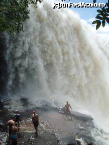 [P21] Parcul natural Canaima. Am trecut pe sub aceasta cascada...care avea un volum periculos de apa (plouase 3 zile inainte). Riscant si multa adrenalina. » foto by Danaeb
 - 
<span class="allrVoted glyphicon glyphicon-heart hidden" id="av227987"></span>
<a class="m-l-10 hidden" id="sv227987" onclick="voting_Foto_DelVot(,227987,8898)" role="button">șterge vot <span class="glyphicon glyphicon-remove"></span></a>
<a id="v9227987" class=" c-red"  onclick="voting_Foto_SetVot(227987)" role="button"><span class="glyphicon glyphicon-heart-empty"></span> <b>LIKE</b> = Votează poza</a> <img class="hidden"  id="f227987W9" src="/imagini/loader.gif" border="0" /><span class="AjErrMes hidden" id="e227987ErM"></span>