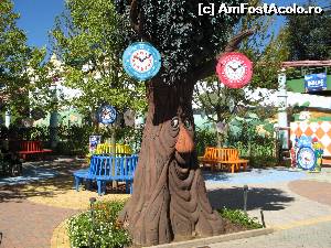 [P11] Oraselul lui Prezzemolo, Gardaland - Italia » foto by vlado2
 - 
<span class="allrVoted glyphicon glyphicon-heart hidden" id="av547279"></span>
<a class="m-l-10 hidden" id="sv547279" onclick="voting_Foto_DelVot(,547279,8903)" role="button">șterge vot <span class="glyphicon glyphicon-remove"></span></a>
<a id="v9547279" class=" c-red"  onclick="voting_Foto_SetVot(547279)" role="button"><span class="glyphicon glyphicon-heart-empty"></span> <b>LIKE</b> = Votează poza</a> <img class="hidden"  id="f547279W9" src="/imagini/loader.gif" border="0" /><span class="AjErrMes hidden" id="e547279ErM"></span>