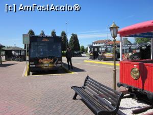 [P03] Shuttle-ul între Peschera del Garda și Gardaland » foto by ariciu*
 - 
<span class="allrVoted glyphicon glyphicon-heart hidden" id="av734595"></span>
<a class="m-l-10 hidden" id="sv734595" onclick="voting_Foto_DelVot(,734595,8903)" role="button">șterge vot <span class="glyphicon glyphicon-remove"></span></a>
<a id="v9734595" class=" c-red"  onclick="voting_Foto_SetVot(734595)" role="button"><span class="glyphicon glyphicon-heart-empty"></span> <b>LIKE</b> = Votează poza</a> <img class="hidden"  id="f734595W9" src="/imagini/loader.gif" border="0" /><span class="AjErrMes hidden" id="e734595ErM"></span>