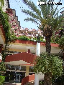 [P15] Holiday Park Resort - scarile din exterior ce duceau la receptie. In centru, iesirea/intrarea la nivelul B1 » foto by magdalena
 - 
<span class="allrVoted glyphicon glyphicon-heart hidden" id="av200310"></span>
<a class="m-l-10 hidden" id="sv200310" onclick="voting_Foto_DelVot(,200310,8918)" role="button">șterge vot <span class="glyphicon glyphicon-remove"></span></a>
<a id="v9200310" class=" c-red"  onclick="voting_Foto_SetVot(200310)" role="button"><span class="glyphicon glyphicon-heart-empty"></span> <b>LIKE</b> = Votează poza</a> <img class="hidden"  id="f200310W9" src="/imagini/loader.gif" border="0" /><span class="AjErrMes hidden" id="e200310ErM"></span>