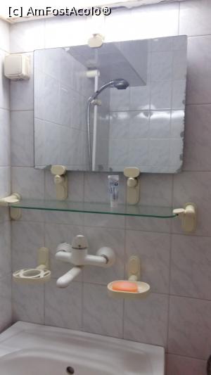 [P07] oglinda si chiuveta din baie » foto by florinux
 - 
<span class="allrVoted glyphicon glyphicon-heart hidden" id="av786224"></span>
<a class="m-l-10 hidden" id="sv786224" onclick="voting_Foto_DelVot(,786224,8948)" role="button">șterge vot <span class="glyphicon glyphicon-remove"></span></a>
<a id="v9786224" class=" c-red"  onclick="voting_Foto_SetVot(786224)" role="button"><span class="glyphicon glyphicon-heart-empty"></span> <b>LIKE</b> = Votează poza</a> <img class="hidden"  id="f786224W9" src="/imagini/loader.gif" border="0" /><span class="AjErrMes hidden" id="e786224ErM"></span>