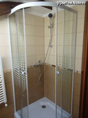 [P08] Baia camerei Panoramic, Pensiunea Cristina » foto by DepartureGate7
 - 
<span class="allrVoted glyphicon glyphicon-heart hidden" id="av609776"></span>
<a class="m-l-10 hidden" id="sv609776" onclick="voting_Foto_DelVot(,609776,8980)" role="button">șterge vot <span class="glyphicon glyphicon-remove"></span></a>
<a id="v9609776" class=" c-red"  onclick="voting_Foto_SetVot(609776)" role="button"><span class="glyphicon glyphicon-heart-empty"></span> <b>LIKE</b> = Votează poza</a> <img class="hidden"  id="f609776W9" src="/imagini/loader.gif" border="0" /><span class="AjErrMes hidden" id="e609776ErM"></span>