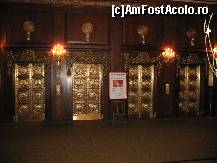 [P02] Cele patru lifturi ale hotelului Omni Parker House » foto by cintus
 - 
<span class="allrVoted glyphicon glyphicon-heart hidden" id="av203786"></span>
<a class="m-l-10 hidden" id="sv203786" onclick="voting_Foto_DelVot(,203786,8992)" role="button">șterge vot <span class="glyphicon glyphicon-remove"></span></a>
<a id="v9203786" class=" c-red"  onclick="voting_Foto_SetVot(203786)" role="button"><span class="glyphicon glyphicon-heart-empty"></span> <b>LIKE</b> = Votează poza</a> <img class="hidden"  id="f203786W9" src="/imagini/loader.gif" border="0" /><span class="AjErrMes hidden" id="e203786ErM"></span>