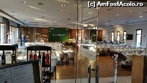 [P20] Restaurantul principal » foto by mauricius*
 - 
<span class="allrVoted glyphicon glyphicon-heart hidden" id="av639325"></span>
<a class="m-l-10 hidden" id="sv639325" onclick="voting_Foto_DelVot(,639325,9009)" role="button">șterge vot <span class="glyphicon glyphicon-remove"></span></a>
<a id="v9639325" class=" c-red"  onclick="voting_Foto_SetVot(639325)" role="button"><span class="glyphicon glyphicon-heart-empty"></span> <b>LIKE</b> = Votează poza</a> <img class="hidden"  id="f639325W9" src="/imagini/loader.gif" border="0" /><span class="AjErrMes hidden" id="e639325ErM"></span>