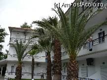 [P02] Studios Alexandra, Vrasna Beach - cladirea studioului, noi fiind cazati chiar in coltul din mijloc la etajul al doilea » foto by danoradea
 - 
<span class="allrVoted glyphicon glyphicon-heart hidden" id="av211337"></span>
<a class="m-l-10 hidden" id="sv211337" onclick="voting_Foto_DelVot(,211337,9113)" role="button">șterge vot <span class="glyphicon glyphicon-remove"></span></a>
<a id="v9211337" class=" c-red"  onclick="voting_Foto_SetVot(211337)" role="button"><span class="glyphicon glyphicon-heart-empty"></span> <b>LIKE</b> = Votează poza</a> <img class="hidden"  id="f211337W9" src="/imagini/loader.gif" border="0" /><span class="AjErrMes hidden" id="e211337ErM"></span>