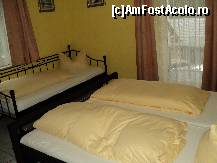 [P01] camera cu trei paturi » foto by TORA INGRID
 - 
<span class="allrVoted glyphicon glyphicon-heart hidden" id="av227883"></span>
<a class="m-l-10 hidden" id="sv227883" onclick="voting_Foto_DelVot(,227883,9122)" role="button">șterge vot <span class="glyphicon glyphicon-remove"></span></a>
<a id="v9227883" class=" c-red"  onclick="voting_Foto_SetVot(227883)" role="button"><span class="glyphicon glyphicon-heart-empty"></span> <b>LIKE</b> = Votează poza</a> <img class="hidden"  id="f227883W9" src="/imagini/loader.gif" border="0" /><span class="AjErrMes hidden" id="e227883ErM"></span>